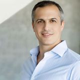 Photo of Yaniv Stern, Managing Partner at Red Dot Capital Partners