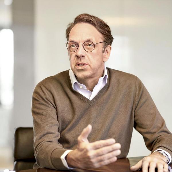 klaus-hommels-investing-profile-lakestar-managing-partner-signal